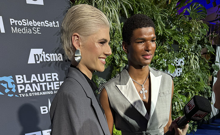 die beiden GNTM 2024 Gewinner Lea Oude Engberink und Jermain Kokou Kothé beim "Blauer Panther -TV & Streaming Award" 2024 Verleihung in der BMW Welt am 23.10.2024 (©Foto: Martin Schmitz)